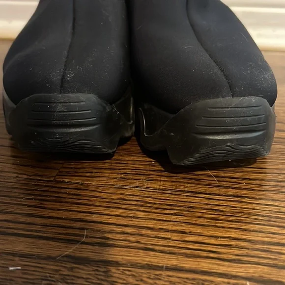 iRi Low Top Sneaker Size 6.5 (37) Black. Vegan! EUC - Picture 5 of 7